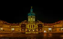 Das Berliner Schloss Charlottenburg wurde ab Ende des 17. Jahrhunderts erbaut und kontinuierlich erweitert. Nach erheblicher Besch�digung im Zweiten Weltkrieg mussten gro�e Teile - darunter auch die m�chtige Kuppel - rekontruiert werden. (29.09.2013)