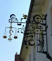 Grie�en im Hegau, Apothekerschild, Juli 2013