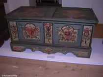 Eine alte Truhe war im Rahmen einer Sonderausstellung zu sehen im  Schw�bischen Bauernhofmuseum  in Illerbeuren (Landkreis Unterallg�u, Sommer 2008)