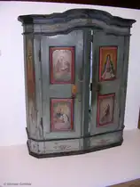 Dieser sch�ne alte Bauernschrank war im Rahmen einer Sonderausstellung zu sehen im  Schw�bischen Bauernhofmuseum  in Illerbeuren (Landkreis Unterallg�u, Sommer 2008)