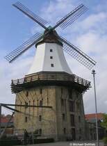 AMANDA - die Hollndermhle mitten in Kappeln (Kreis Schleswig-Flensburg in Schleswig-Holstein, Herbst 2009)