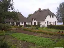 Reet gedeckte H�user im S�den von Kappen (Kreis Schleswig-Flensburg in Schleswig-Holstein, Herbst 2009)