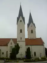 St. Andr� im Lavanttal, Dom und Stadtpfarrkirche St. Andr�, erbaut ab 1145, von 1228 bis 1859 Kathedralkirche des Bistums Lavant, gotische Basilika (20.08.2013)