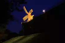 Das untere Ende der gro�en Saline mit der Windm�hlenkonstruktion am
2.10.2013 in Bad Rothenfelde.