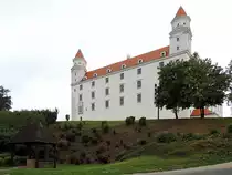 Burg-Bratislava, bzw. Pressburg mit dazugeh�riger Zisterne befindet sich auf einem Felsen,  85 Meter �ber dem linken Donauufer der Slowakischen Hauptstadt; 130827