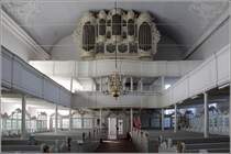 Osten. Kirchenschiff und Orgel der barocken St.-Petri-Kirche. 03.10.2013.