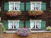 Fenster eines Bauernhofs in Oberstdorf in der Wagnergasse (Landkreis Oberallg�u, September 2013)