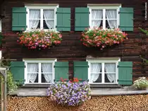 Fenster eines Bauernhofs in Oberstdorf in der Wagnergasse (Landkreis Oberallg�u, September 2013)
