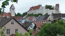 �ber den D�chern der Altstadt von F�ssen mit Blick auf Kloster St. Mang links und das Hohe Schloss rechts (Landkreis Ostallg�u, September 2013)