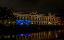 Das barocke Zeughaus am Boulevard Unter den Linden in Berlin beherbergt das Deutsche Historische Museum, hier eine Nachtaufnahme der Fassade am Spreeufer. (09.10.2013)