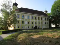 Schloss Gleinst�tten, erbaut 1666, vierfl�geler Renaissance Bau, heute Volksschule und Gemeindeamt (21.08.2013)