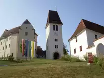 Leibnitz, Schloss Seggau, Oberschloss erbaut im 12. Jahrhundert durch die Salzburger Erzbisch�fe, heute Tagungszentrum (21.08.2013)