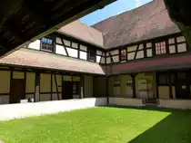 Haslach im Kinzigtal, Blick in den Klosterhof des ehemaligen Kapuzinerklosters, Juli 2013