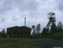 Maschinenhalle und die beiden Frdertrme der frheren Schachtanlage Zweckel in Gladbeck (Ruhrgebiet, NRW, Mai 2010)