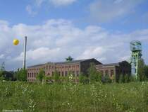 Maschinenhalle Zweckel mit  SchachtZeichen  im Kulturhauptstadtjahr 2010 / Gladbeck, NRW, Mai 2010
