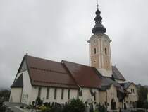 Feldkirchen, Pfarrkirche Maria Himmelfahrt, sptromanische Pfeilerbasilika, erbaut ab 1285, sptgotisch verndert im 15. Jahrhundert (30.09.2013)