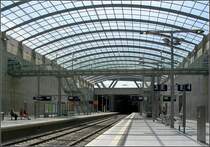 Innenansicht des tiefliegenden Flughafenbahnhofes von K�ln. Er�ffnet wurde der Bahnhof am 12. Juni 2004. Aufnahme vom 30.7.2004 (Jonas)