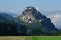 Burg Hochosterwitz, Felsenburg auf einem 175 Meter hohen Dolomitberg, Burgweg mit 14 Toren (02.10.2013)