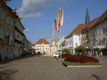St. Veit an der Glan, Oberer Platz mit Pestsule von 1715 (02.10.2013)