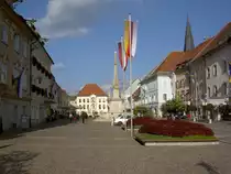 St. Veit an der Glan, Oberer Platz mit Pestsule von 1715 (02.10.2013)