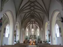 Huldsessen, St. Martin Kirche, Chor und Langhaus mit Netzrippengew�lbe, neugotsiche Ausstattung von 1875 (02.02.2013)