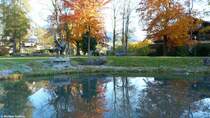 Spiegelungen im Teich im Kurpark von Oberstdorf (Landkreis Oberallg�u, Bayern, Oktober 2013)