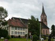 Oberharmersbach im mittleren Schwarzwald, die Pfarrkirche St.Gallus, 1839-46 im neuromanischen Stil erbaut, Turm 63m hoch, zhlt mit Platz fr 2000 Besuchern zu den grten Kirchenbauten im Erzbistum Freiburg, Aug. 2013