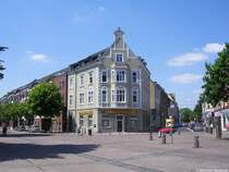 Einst  Dresdner Bank , danach  Commerzbank  (Gladbeck, Ruhrgebiet, Juni 2010), aber das ist auch schon wieder vorbei, da inzwischen dicht gemacht…