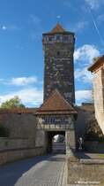 Rdertor im Osten der ueren Stadtmauer von Rothenburg ob der Tauber (Landkreis Ansbach, Bayern, Oktober 2013)
