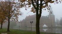 Schloss Raesfeld im Herbstnebel (Landkreis Borken im Mnsterland, November 2013)
