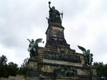 Das Niederwalddenkmal bei R�desheim am Rhein. Von dort oben kann man einen herrlichen Blick �ber R�desheim, Bingen und den Rheingau genie�en. 24.07.2007