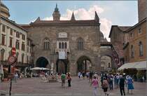 <U>Bergamo.</U>

Piazza Vecchia. Sommer 2013.