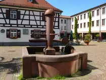 Gundelfingen, der Brunnen an der Alten Bundesstra�e, Juni 2013