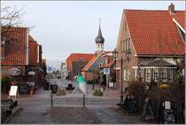 Hooksiel. Blick vom alten Hafen in die Lange Strae. 26.11.2013