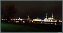 Die Altstadt von Dresden mit Augustusbrücke, Frauenkirche, Hofkirche und Residenzschloss. (07.12.2013)