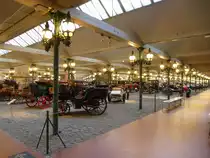 M�lhausen (Mulhouse), Blick in die Ausstellungshalle des Automobilmuseums, die gesamte Ausstellungsfl�che betr�gt �ber 25.000 Quadratmeter und zeigt �ber 400 Fahrzeuge, Nov.2013