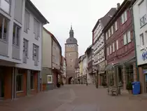 Buchen im Odenwald, Marktstra�e mit Stadttorturm (21.09.2008)