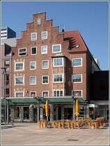 Ein Wohn- und Geschftshaus in der Brgermeister-Smidt-Strae in Bremerhaven. Aufnahmedatum: 05.08.2007