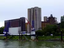 Plange-M�hle, fr�her K�ppersm�hle in Duisburg-Homberg; mit dem restauriertem und unter Denkmalsschutz stehenden Lastenkran; 110827