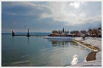 Weihnachtsmarktstimmung in Konstanz am 08.12.2012. 
Als Vergleich zu Olli´s Bild vom zweiten Advent 2013 http://www.staedte-fotos.de/name/einzelbild/number/45143/kategorie/brunnen-denkmaeler-etc~denkmaeler~deutschland.html 
Nur der Blickwinkel auf die gewichtige Dame ist ein anderer.
