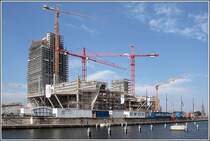 Die Baustelle des Atlantic Hotel Sail City (Entwurf: Klumpp Architekten und Stadtplaner, Bremen) und des Klimahauses 8 Ost am Alten Hafen in Bremerhaven am 05.08.2007. 