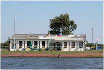 Das Bistrorant  Bananaport  am Kaiserhafen von Bremerhafen. Aufnahmedatum: 05.08.2007