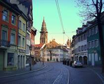 Freiburg, beim Gang durch das Schwabentor stadteinwrts bietet sich dieser Blick auf das Viertel Oberlinden, April 2011