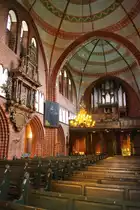 Meldorf, Inneres der St. Johannis Kirche, Gew�lbefresken aus dem 13. Jahrhundert, Marcussen Orgel von 1977 (10.05.2011)