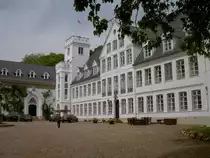Schloss Breitenburg, Hof mit Nordfl�gel, erbaut 1673, Kreis Steinburg (10.05.2011)