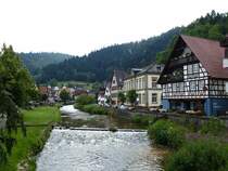 Schiltach, Blick flussaufwrts an der Schiltach, Juni 2013