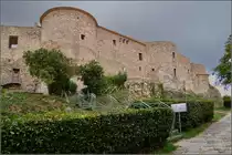 L�wenberg - fr�her Monteleone, seit 1928 wieder mit dem r�mischen Namen Vibo Valentia versehen. Gegr�ndet wurde die Stadt unter dem Namen <I>Hipponion</I> von den Griechen. Zerst�rt dann von Dionys, dem Tyrannen, der d�rfte den meisten deutschen Sch�lern bekannt sein. Bei den R�mern wurde anfangs der Name lediglich latinisiert in <I>Hipponium</I>.

Das Normannenkastell, von hier aus beherrschten die Normannen die Region und �berfielen immer wieder die umliegenden D�rfer und St�dchen. Hier hielt sich auch der deutsche Kaiser Friedrich II. lieber auf, als im kalten Deutschland. Sommer 2013.