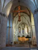 Dom St. Peter in Osnabr�ck - Innenraum mit Triumpfkreuz (das gr��te seiner Art in Niedersachsen) und mehrfl�gigem Hochaltar (Dezember 2013)