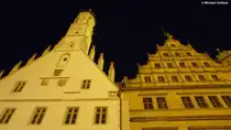 Die S�dfassaden vom gotischen Teil (links) mit Turm und dem j�ngeren Renaissancebau (rechts) vom Rathaus in Rothenburg ob der Tauber (Landkreis Ansbach, Bayern, Dezember 2013)