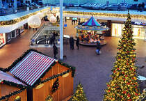 Teil der Weihnachtsbeleuchtung  im Einkaufszentrum Hrth (bei Kln) - 13.12.2013